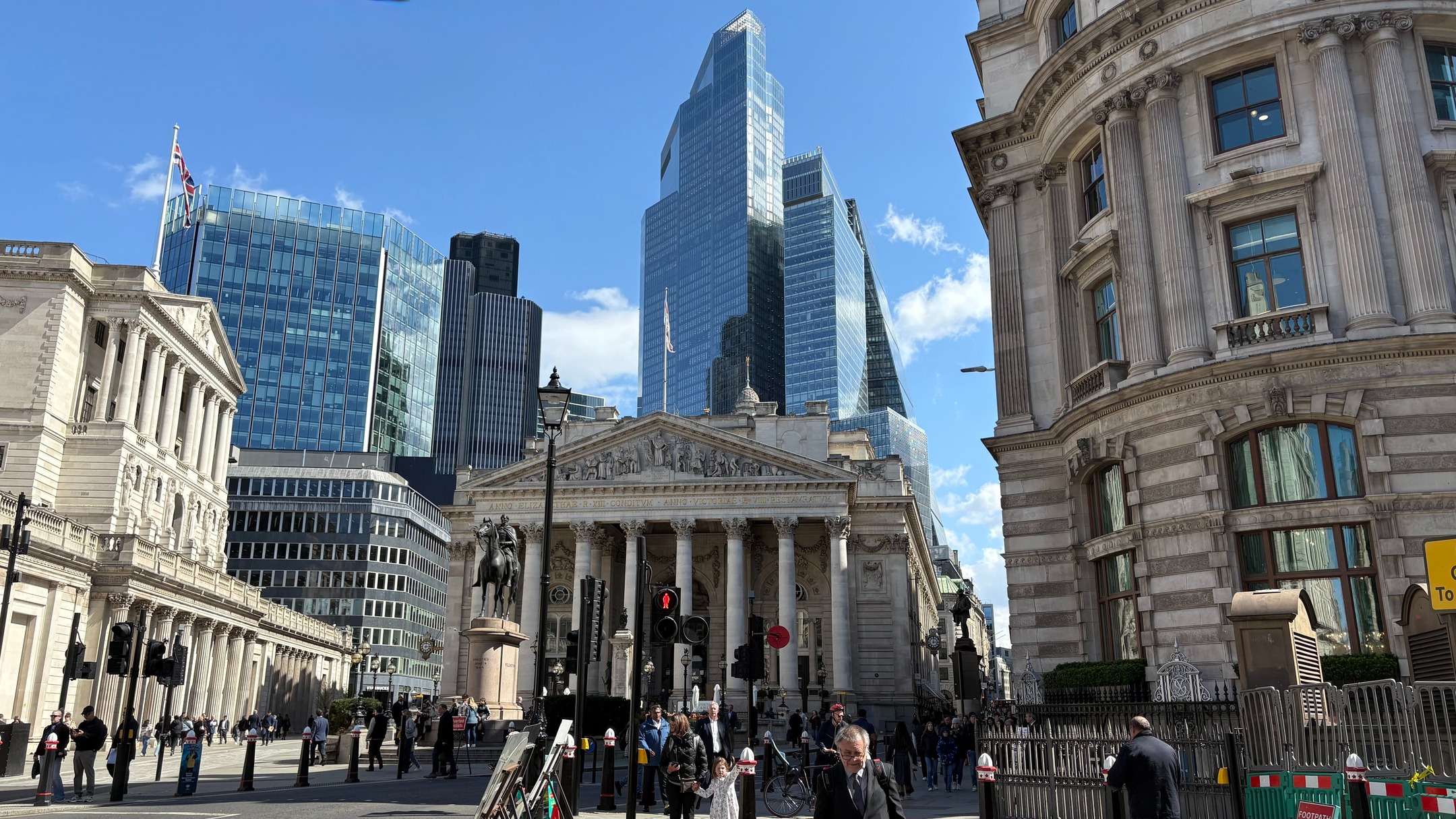 Bank London

#london #city #cityphotography #cityscapes #shotoniphone #photo #photography #photogram #likes #sky #bluesky #skyscraper #architecture #architecturephotography #people #life #old #road